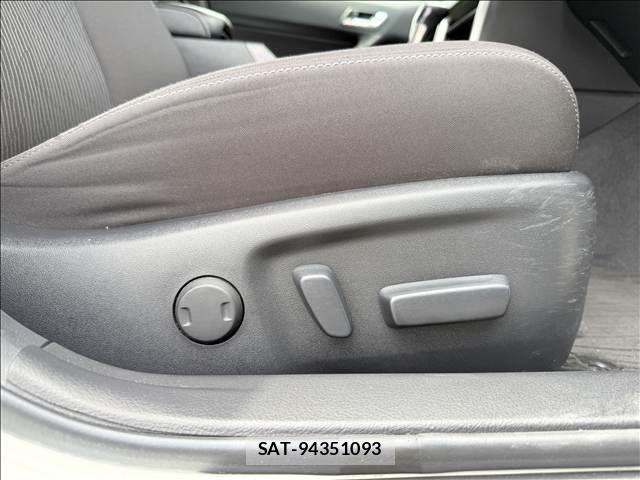 Toyota MARK X 2017-05 8315263-3