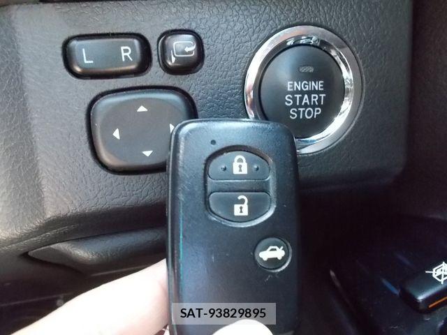 Toyota MARK X 2013-06 8336652-16