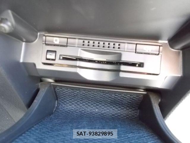 Toyota MARK X 2013-06 8336652-17