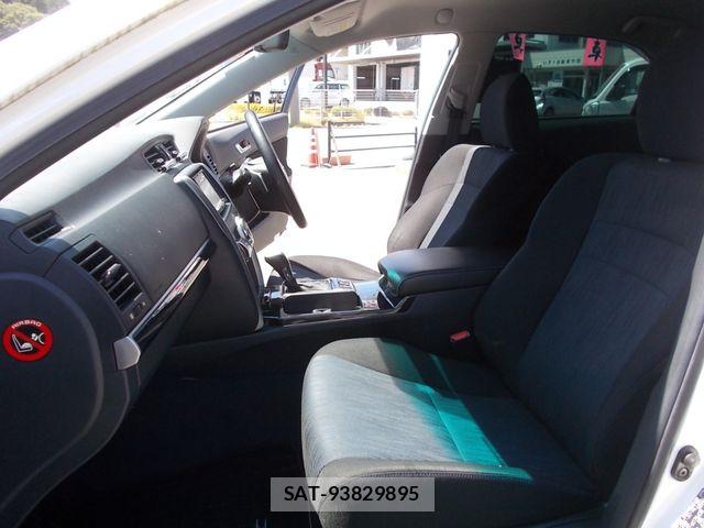 Toyota MARK X 2013-06 8336652-19