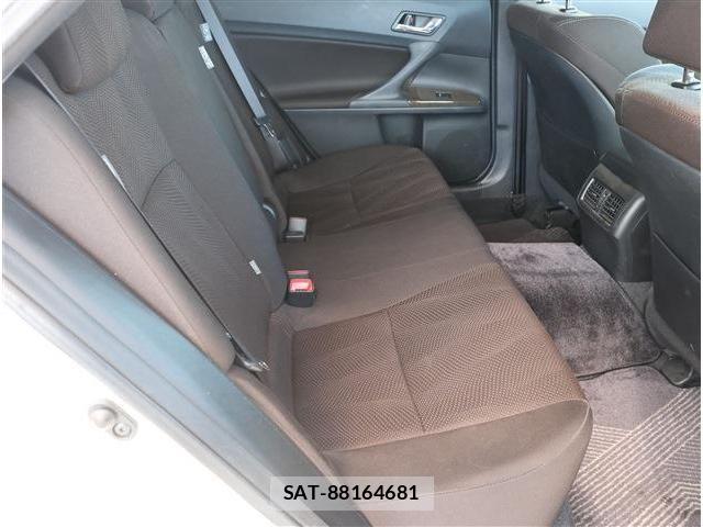 Toyota MARK X 2016-06 8354883-14
