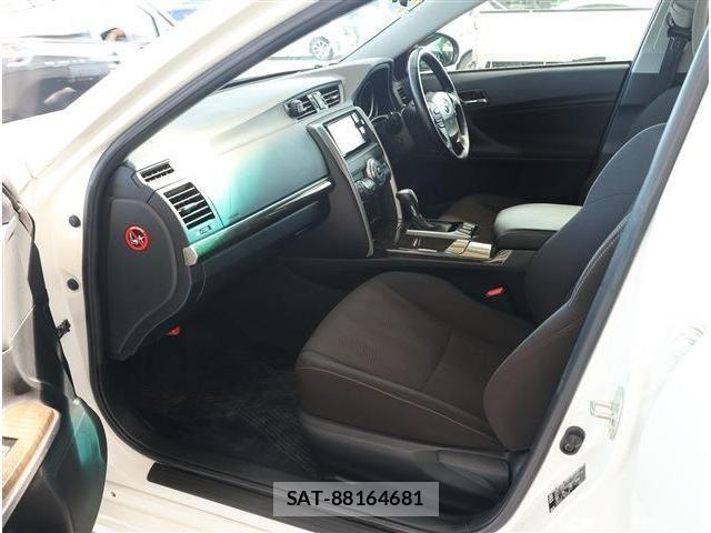 Toyota MARK X 2016-06 8354883-15