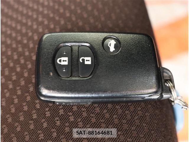 Toyota MARK X 2016-06 8354883-17