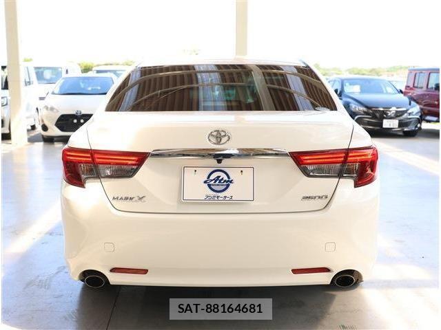 Toyota MARK X 2016-06 8354883-22