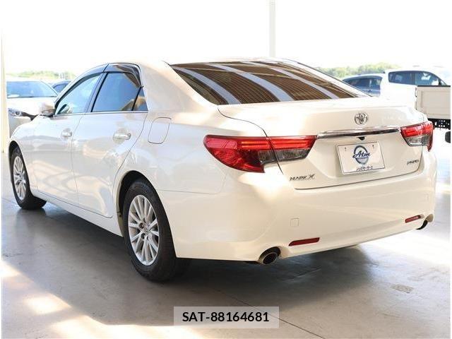 Toyota MARK X 2016-06 8354883-23