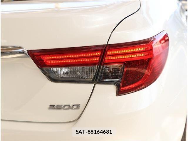 Toyota MARK X 2016-06 8354883-26