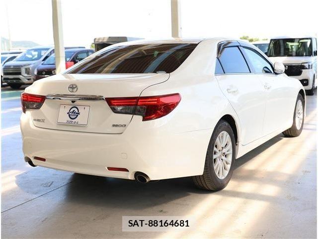 Toyota MARK X 2016-06 8354883-6