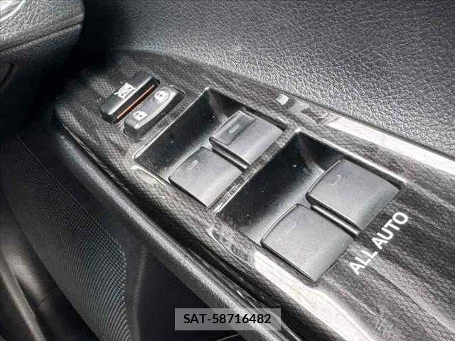 Toyota MARK X 2012-03 8354886-26