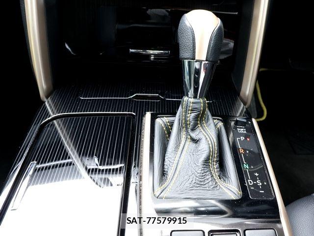 Toyota MARK X 2015-11 8366816-19