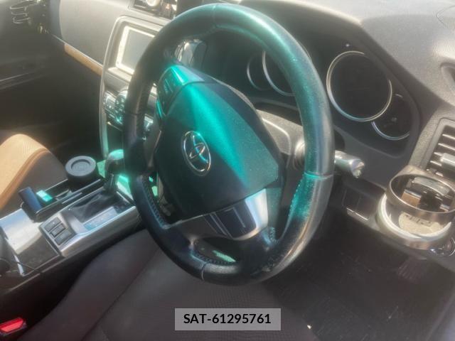Toyota MARK X 2012-10 8525626-13