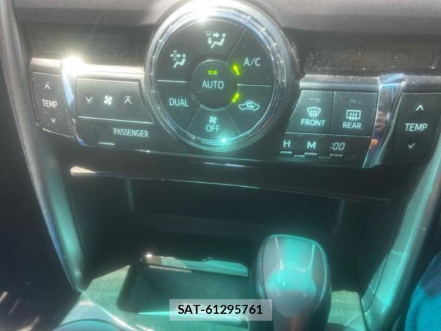 Toyota MARK X 2012-10 8525626-19