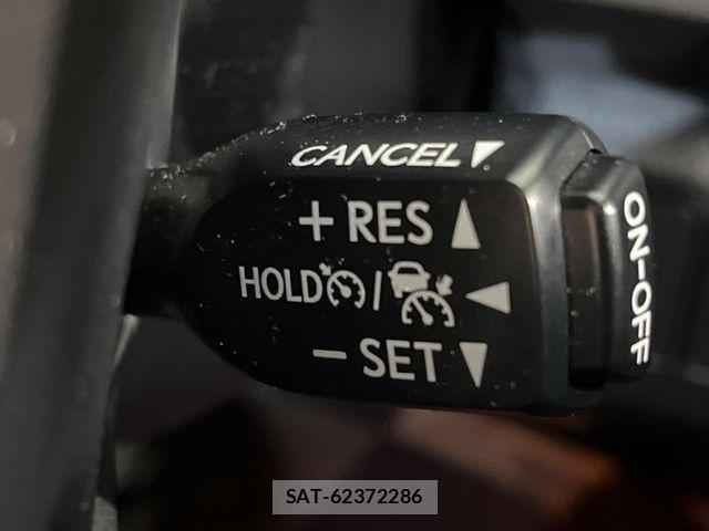 Toyota MARK X 2017-08 8627557-5