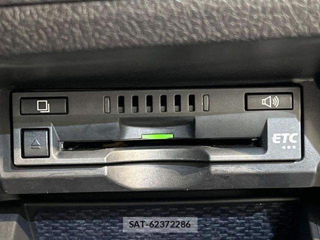 Toyota MARK X 2017-08 8627557-6