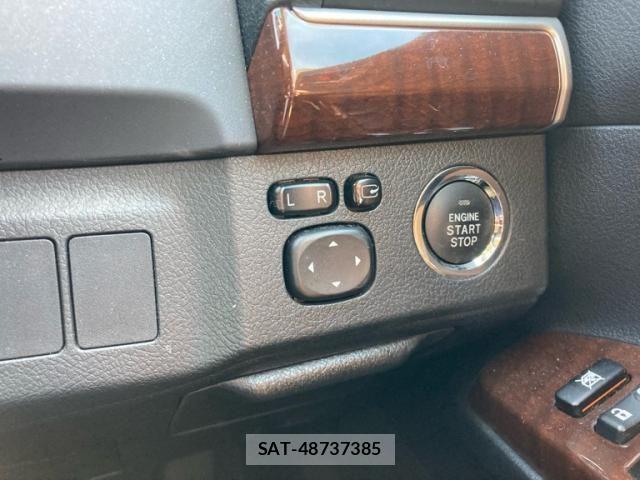 Toyota MARK X 2013-08 8627558-11