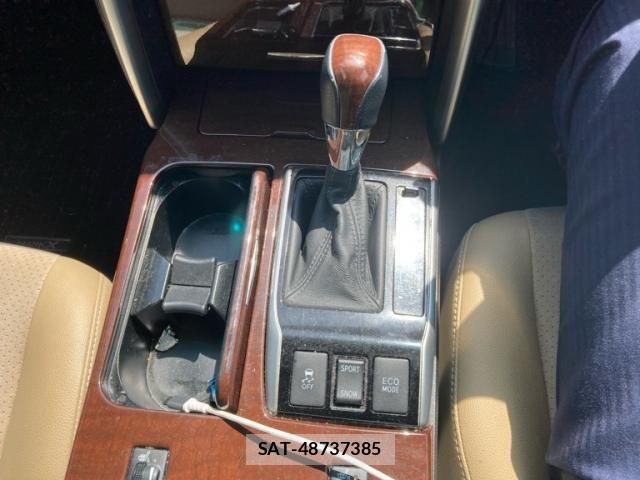 Toyota MARK X 2013-08 8627558-16