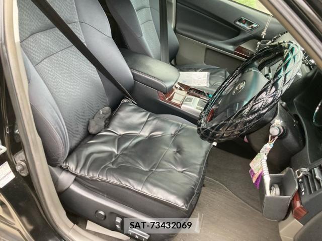 Toyota MARK X 2012-02 8666444-14