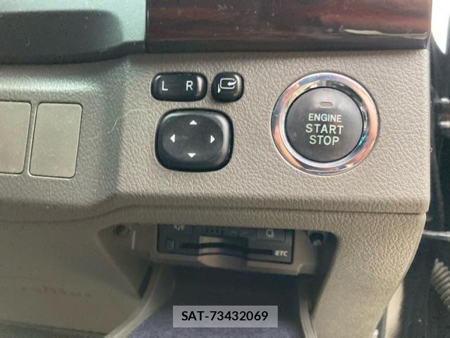 Toyota MARK X 2012-02 8666444-17