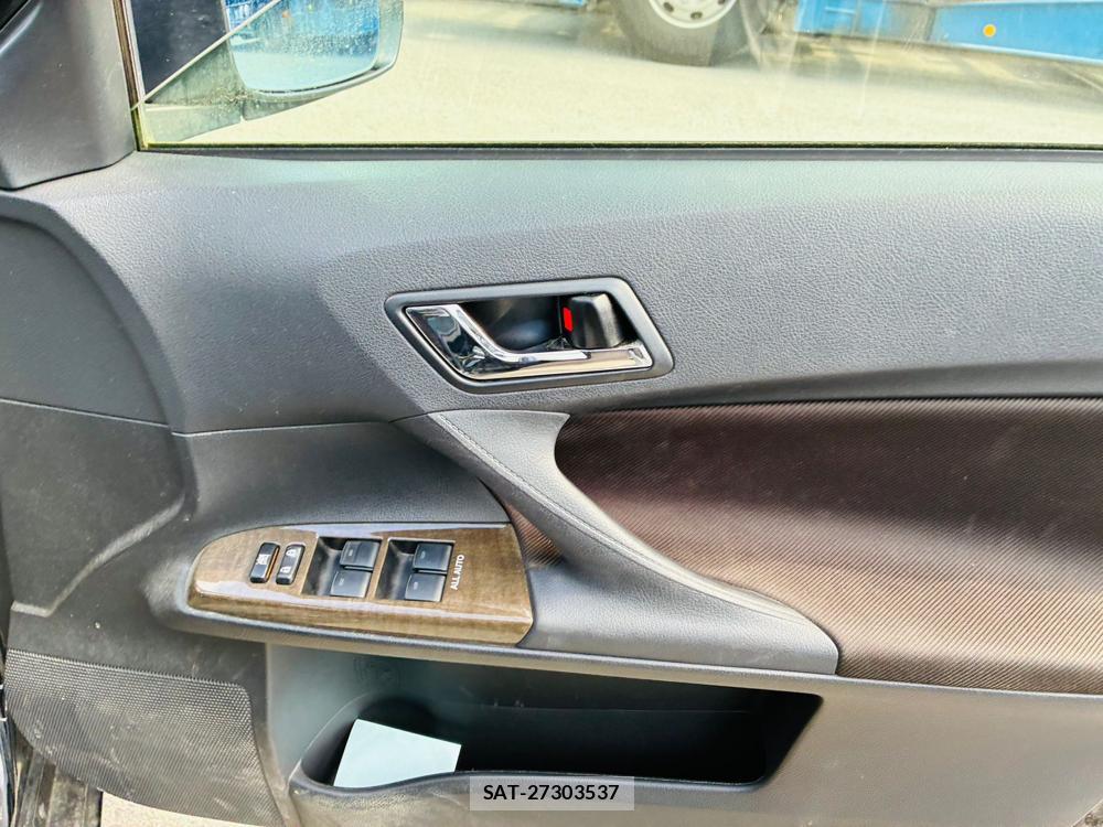 Toyota MARK X 2013-07 8625595-23