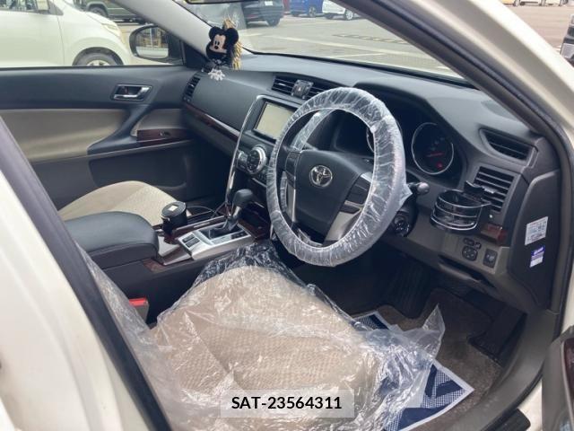 Toyota MARK X 2012-05 8849663-10