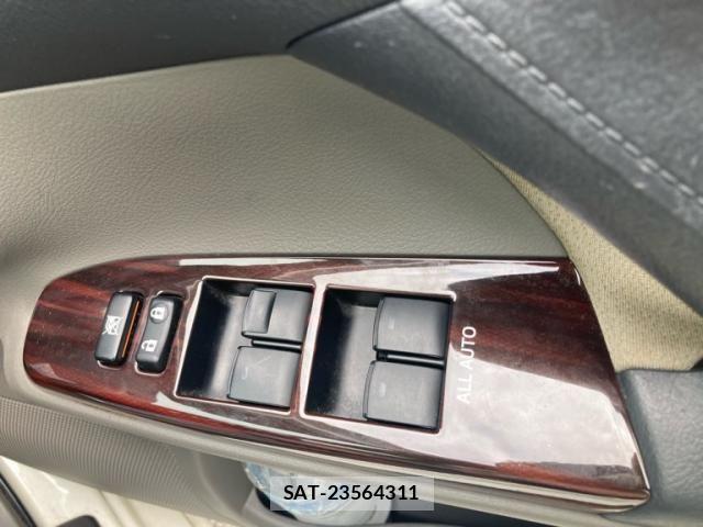 Toyota MARK X 2012-05 8849663-13