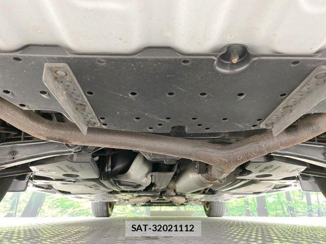 Toyota MARK X 2013-07 8849659-19