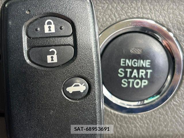 Toyota MARK X 2012-03 8849661-7