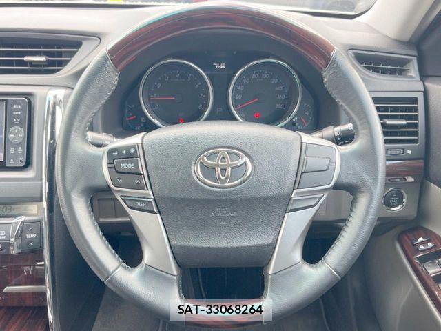 Toyota MARK X 2012-05 8871384-11