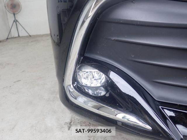 Toyota MARK X 2017-10 8871383-9
