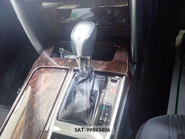 Toyota MARK X 2017-10 8871383-15