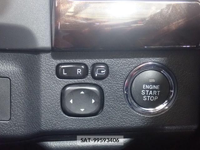 Toyota MARK X 2017-10 8871383-18