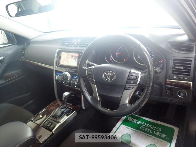 Toyota MARK X 2017-10 8871383-1