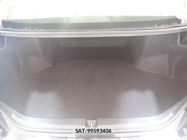 Toyota MARK X 2017-10 8871383-24