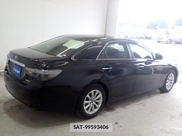 Toyota MARK X 2017-10 8871383-7