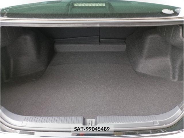 Toyota MARK X 2012-03 8880613-11