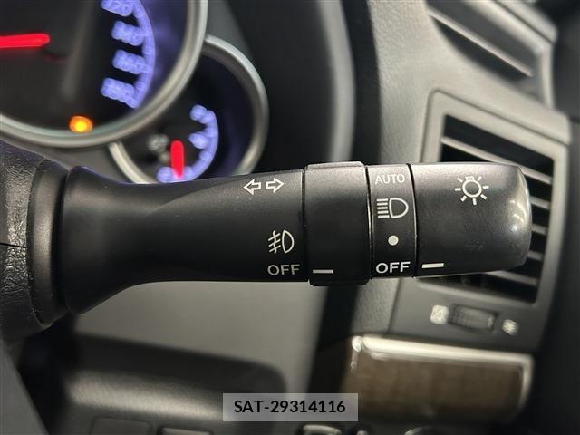 Toyota MARK X 2013-03 8880612-15