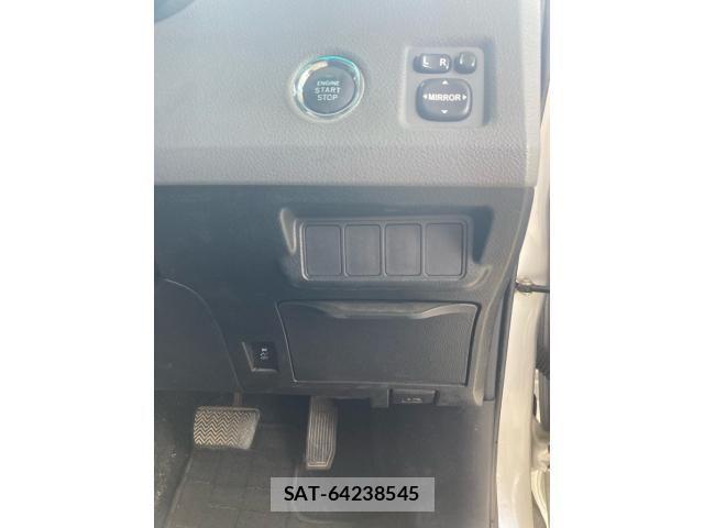 Toyota MARK X 2013-02 8336658-16