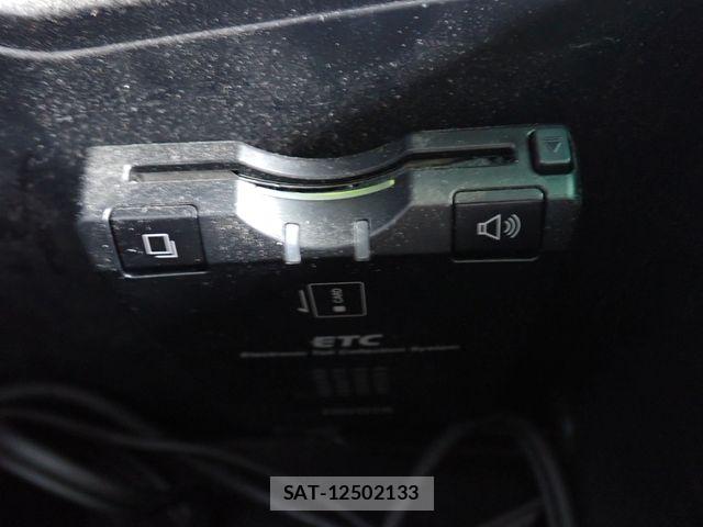 Toyota MARK X 2011-07 8336657-17
