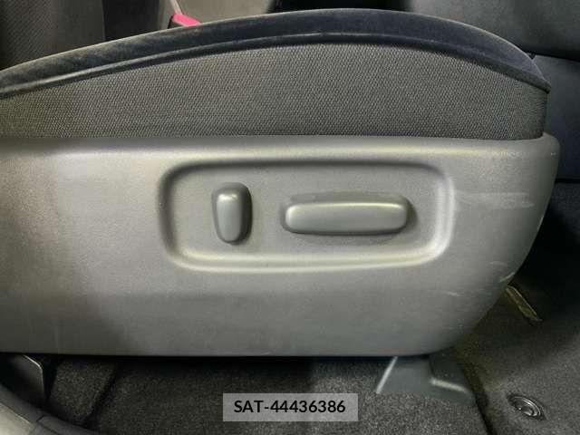 Toyota MARK X 2012-07 8627561-17
