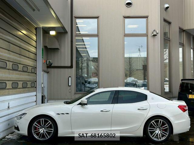 Maserati GHIBLI 2014-06 1826397-13