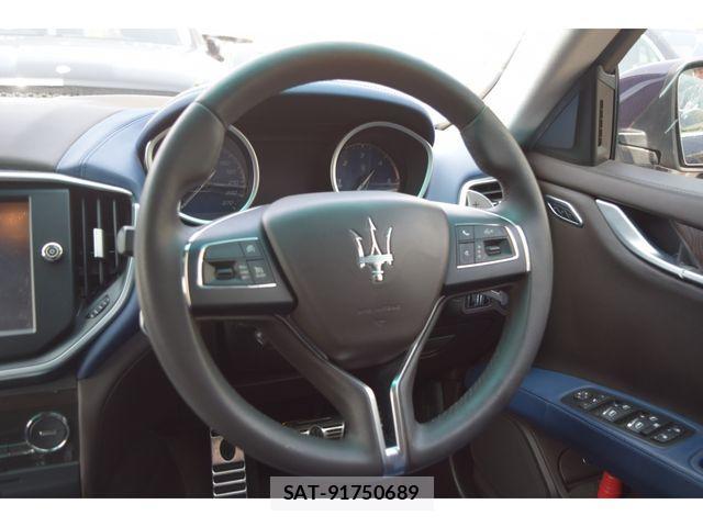 Maserati GHIBLI 2016-02 3714724-10