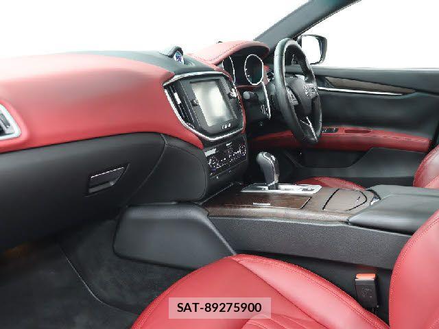 Maserati GHIBLI 2016-05 6012228-15