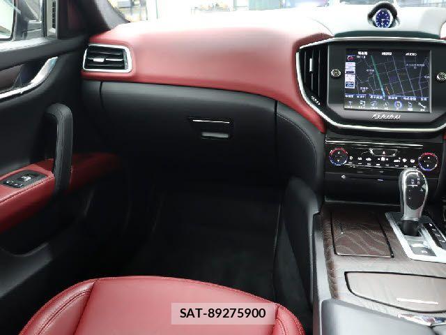 Maserati GHIBLI 2016-05 6012228-22