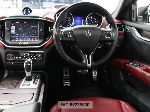 Maserati GHIBLI 2016-05 6012228-23