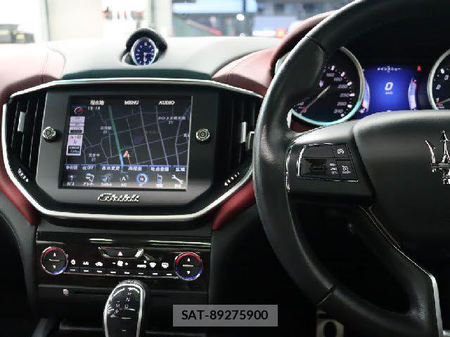 Maserati GHIBLI 2016-05 6012228-24