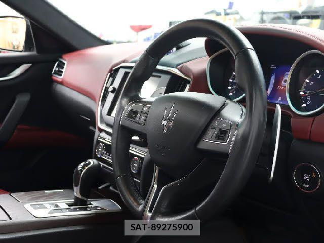 Maserati GHIBLI 2016-05 6012228-26