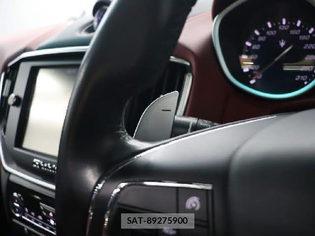 Maserati GHIBLI 2016-05 6012228-27