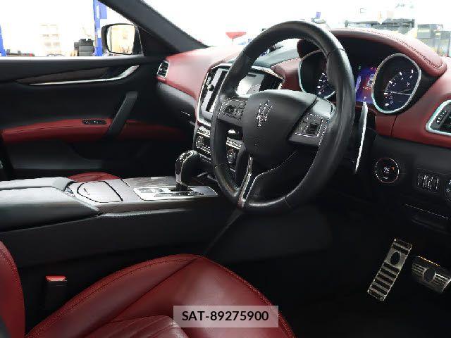 Maserati GHIBLI 2016-05 6012228-3