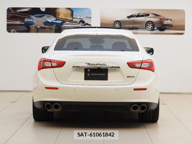 Maserati GHIBLI 2016-09 6216601-13
