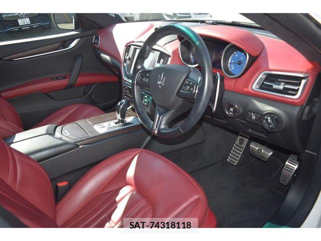Maserati GHIBLI 2016-09 6216602-11