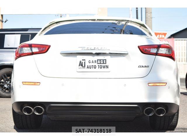 Maserati GHIBLI 2016-09 6216602-4